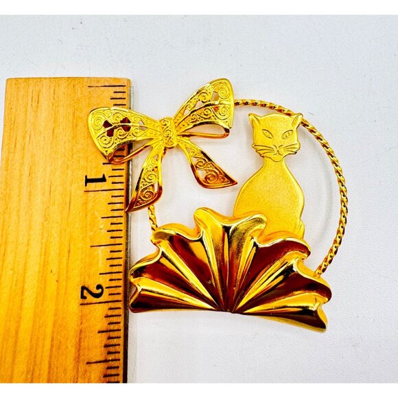 Vintage Gold Tone Cat And Bow Themed Jewelry Brooch - Picture 3 of 3